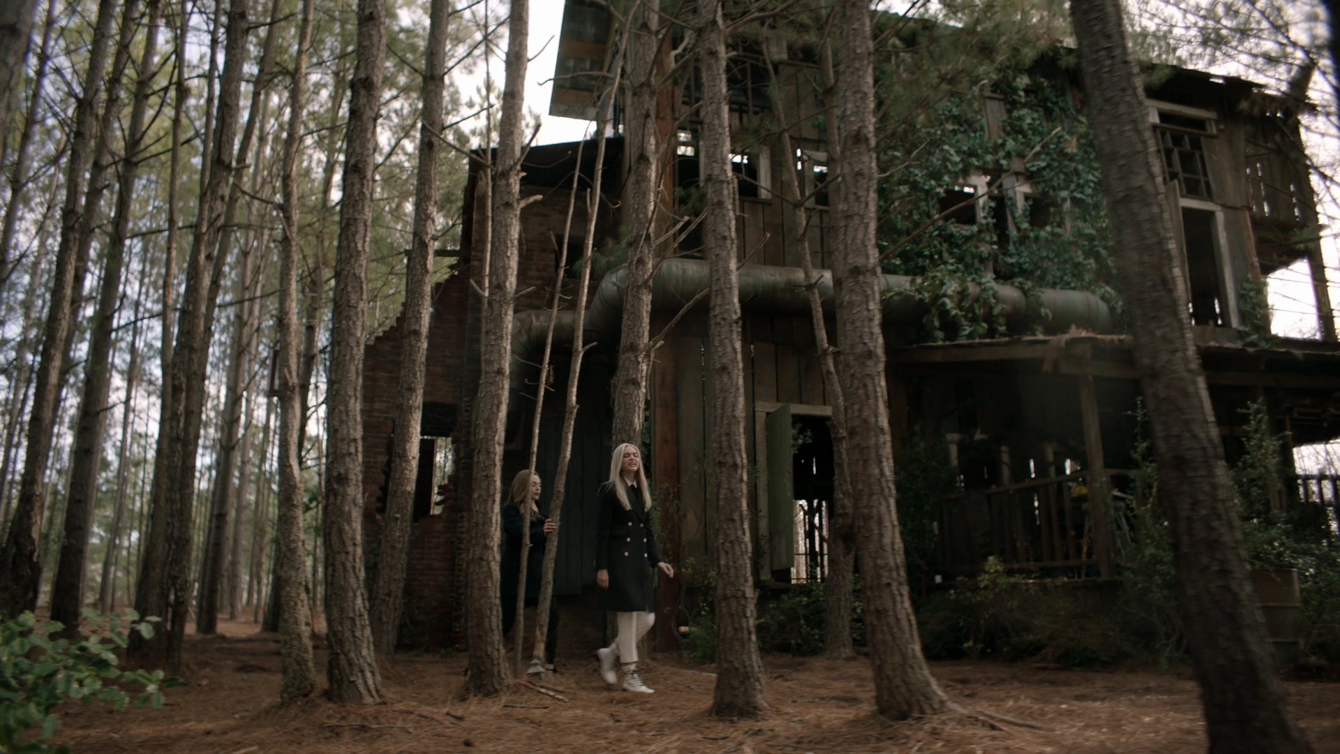 VampireDiariesWorld-dot-nl_Legacies1x14LetsJustFinishTheDance03418.jpg