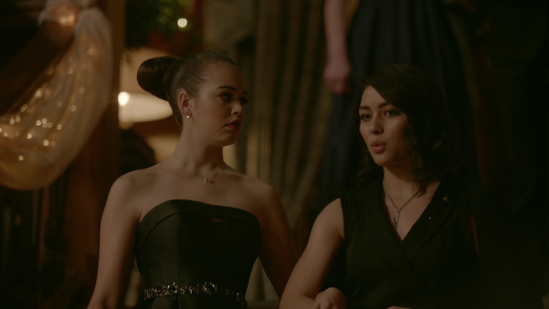 VampireDiariesWorld-dot-nl_Legacies1x14LetsJustFinishTheDance03993.jpg