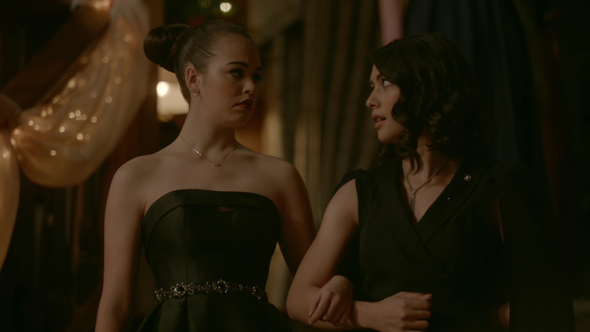 VampireDiariesWorld-dot-nl_Legacies1x14LetsJustFinishTheDance03995.jpg
