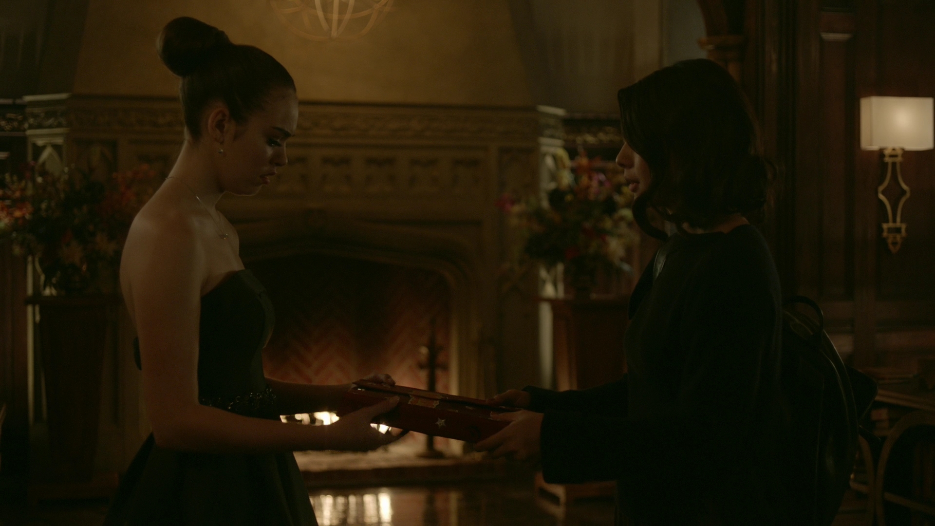 VampireDiariesWorld-dot-nl_Legacies1x14LetsJustFinishTheDance04759.jpg