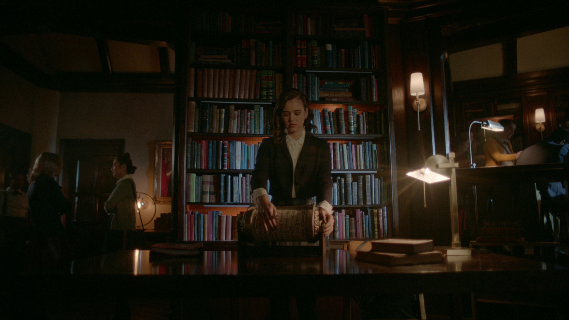 VampireDiariesWorld-dot-nl_Legacies1x15IllTellYouAStory00159.jpg