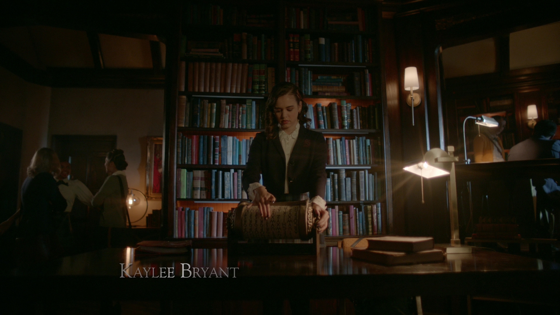 VampireDiariesWorld-dot-nl_Legacies1x15IllTellYouAStory00161.jpg