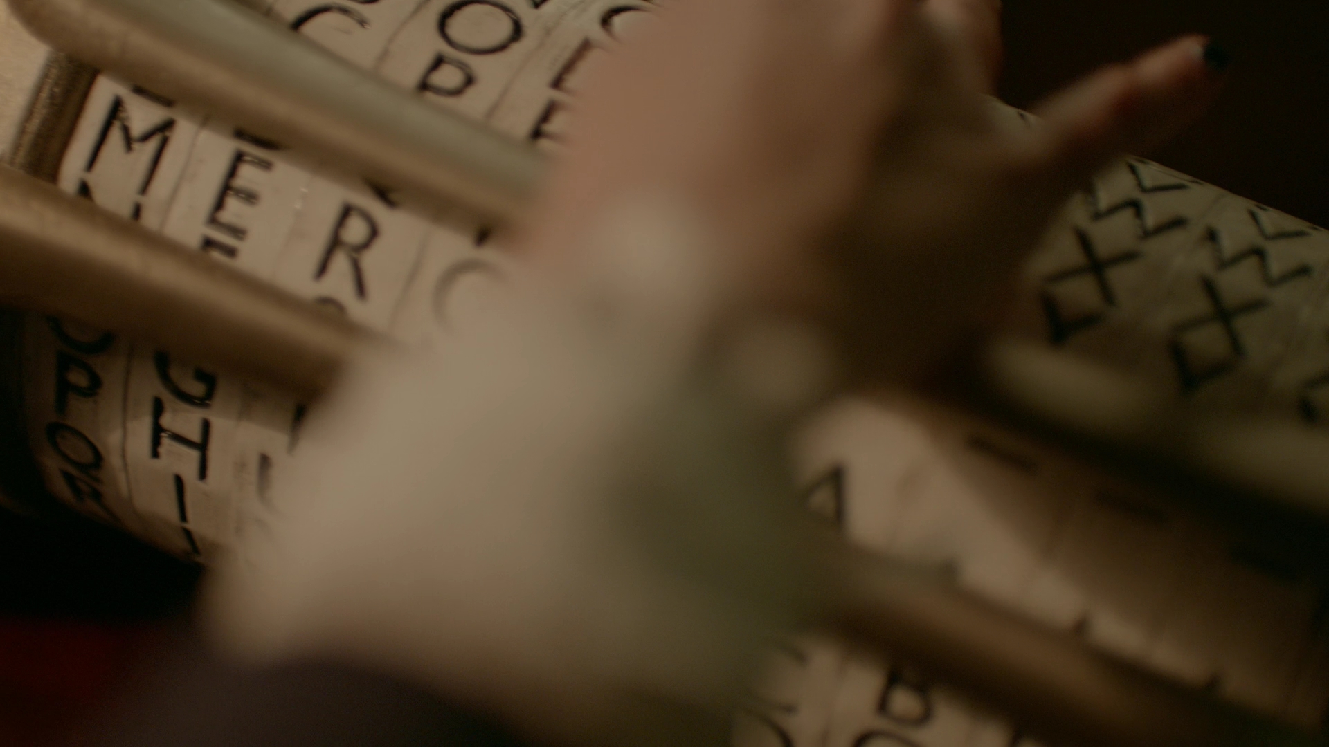 VampireDiariesWorld-dot-nl_Legacies1x15IllTellYouAStory00167.jpg
