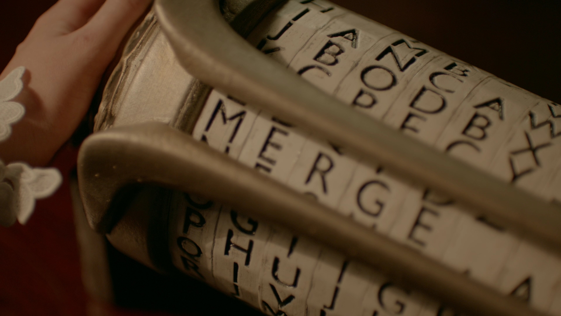 VampireDiariesWorld-dot-nl_Legacies1x15IllTellYouAStory00169.jpg