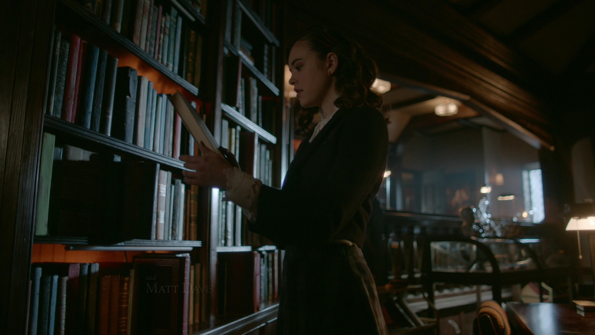 VampireDiariesWorld-dot-nl_Legacies1x15IllTellYouAStory00179.jpg