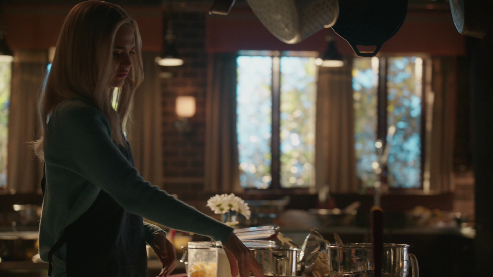 VampireDiariesWorld-dot-nl_Legacies1x15IllTellYouAStory00319.jpg