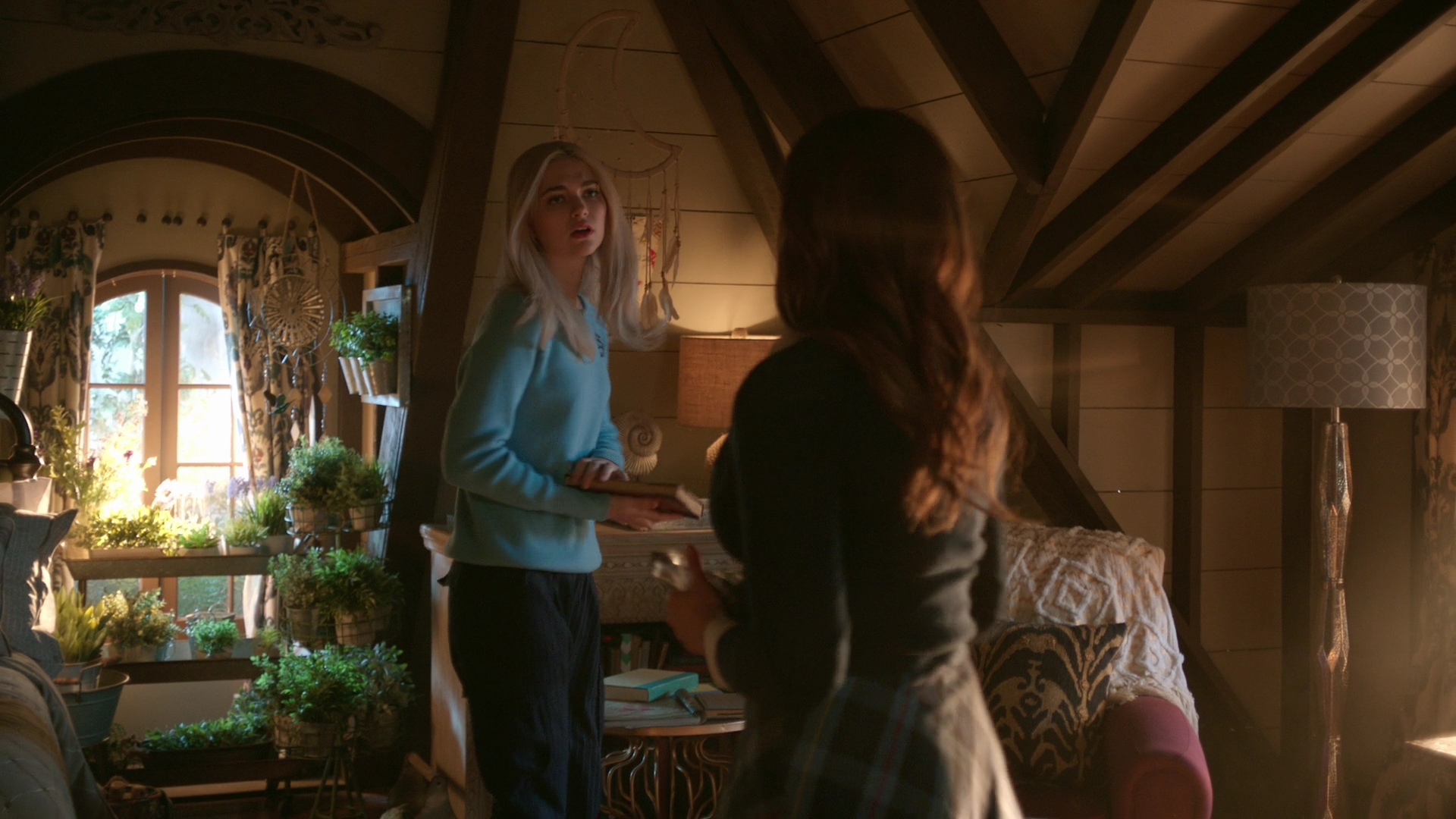 VampireDiariesWorld-dot-nl_Legacies1x15IllTellYouAStory00627.jpg