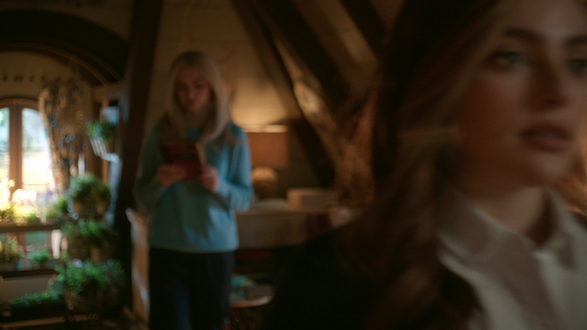 VampireDiariesWorld-dot-nl_Legacies1x15IllTellYouAStory00646.jpg