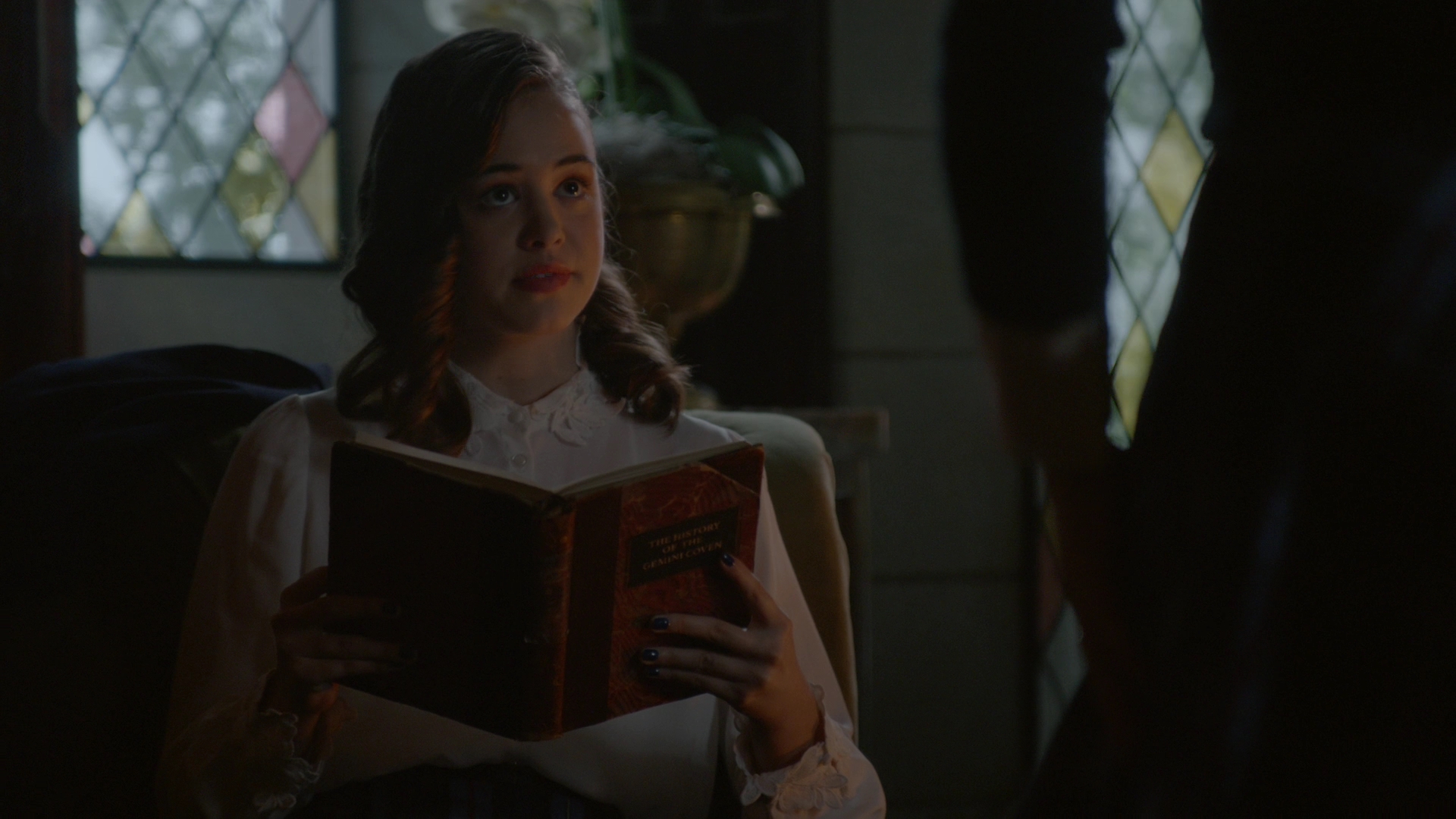 VampireDiariesWorld-dot-nl_Legacies1x15IllTellYouAStory01029.jpg