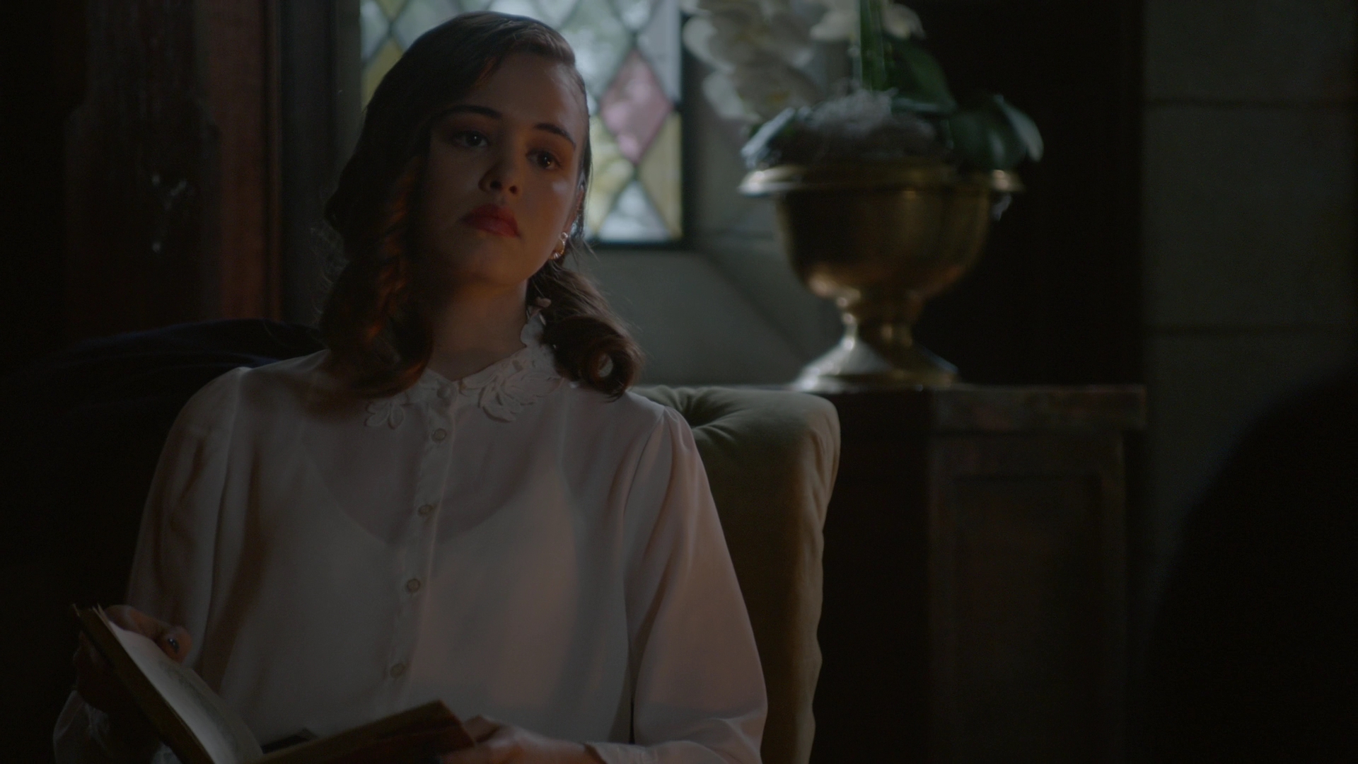 VampireDiariesWorld-dot-nl_Legacies1x15IllTellYouAStory01044.jpg