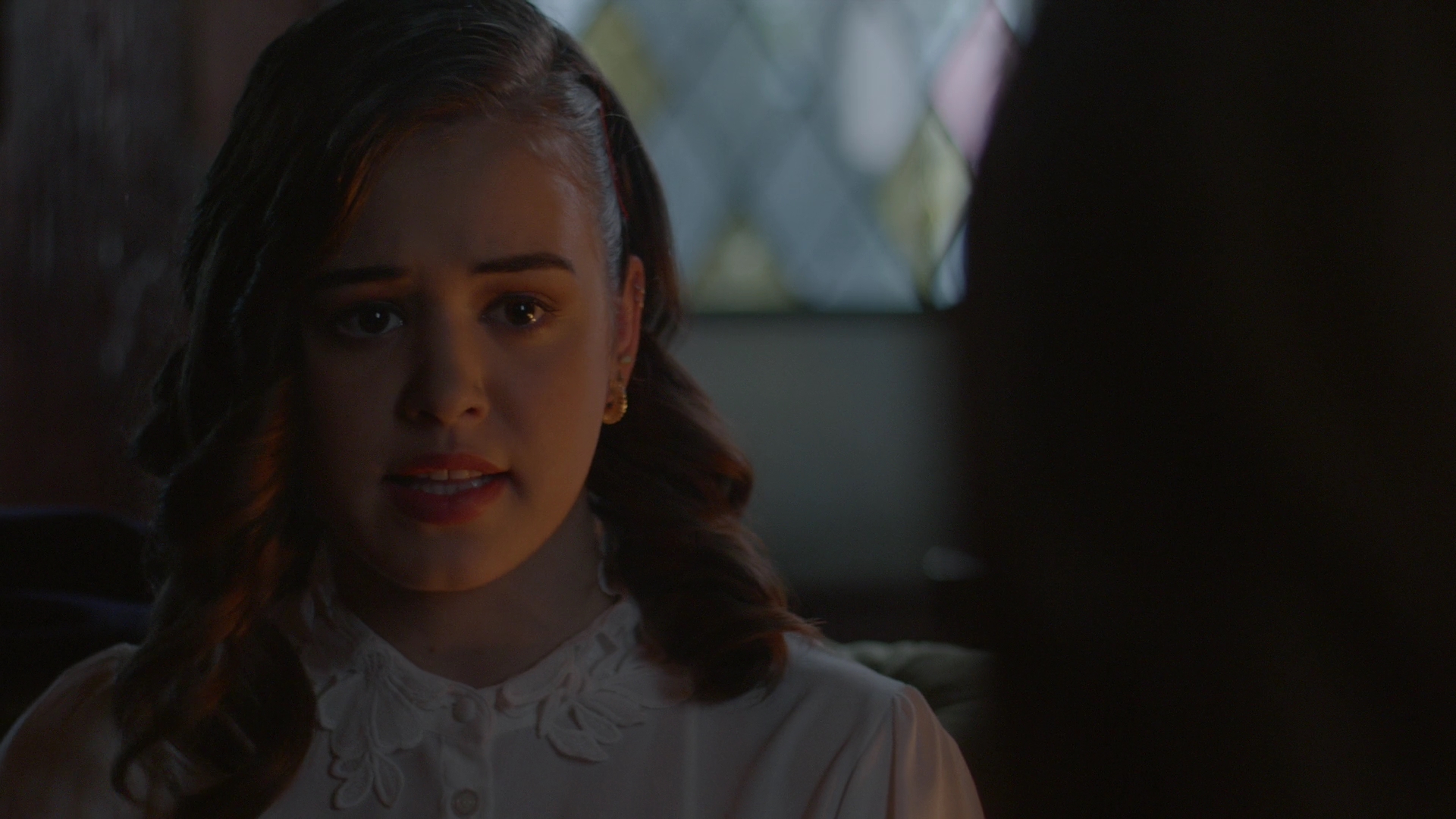 VampireDiariesWorld-dot-nl_Legacies1x15IllTellYouAStory01056.jpg