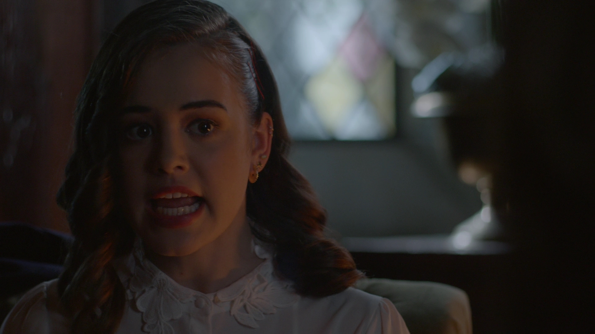 VampireDiariesWorld-dot-nl_Legacies1x15IllTellYouAStory01065.jpg