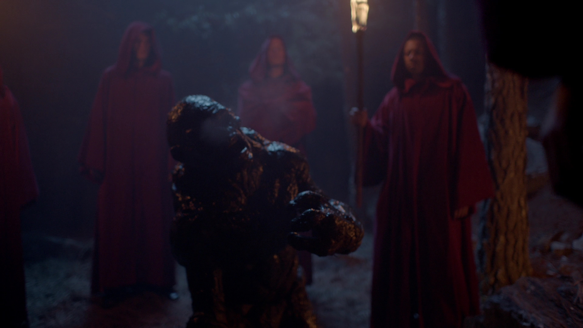 VampireDiariesWorld-dot-nl_Legacies1x15IllTellYouAStory01231.jpg