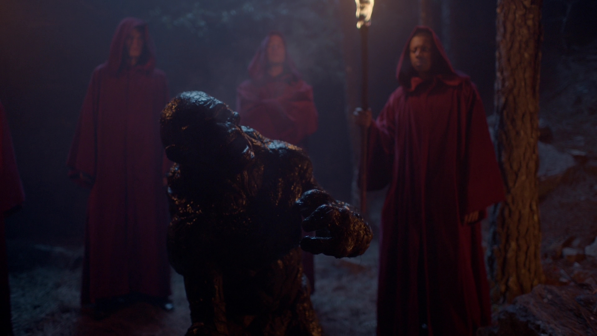 VampireDiariesWorld-dot-nl_Legacies1x15IllTellYouAStory01232.jpg