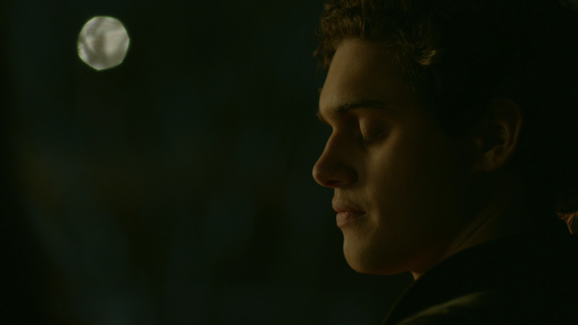 VampireDiariesWorld-dot-nl_Legacies1x15IllTellYouAStory01710.jpg