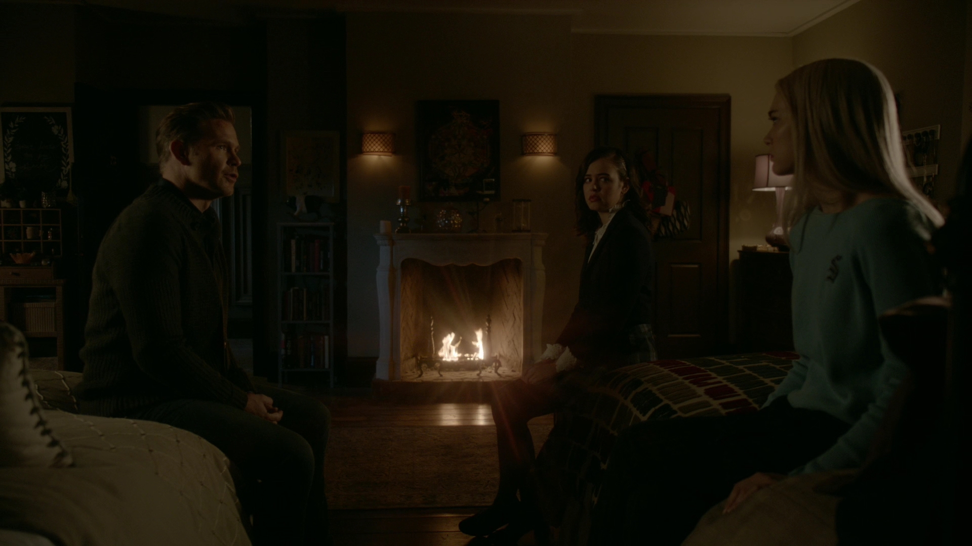 VampireDiariesWorld-dot-nl_Legacies1x15IllTellYouAStory01827.jpg