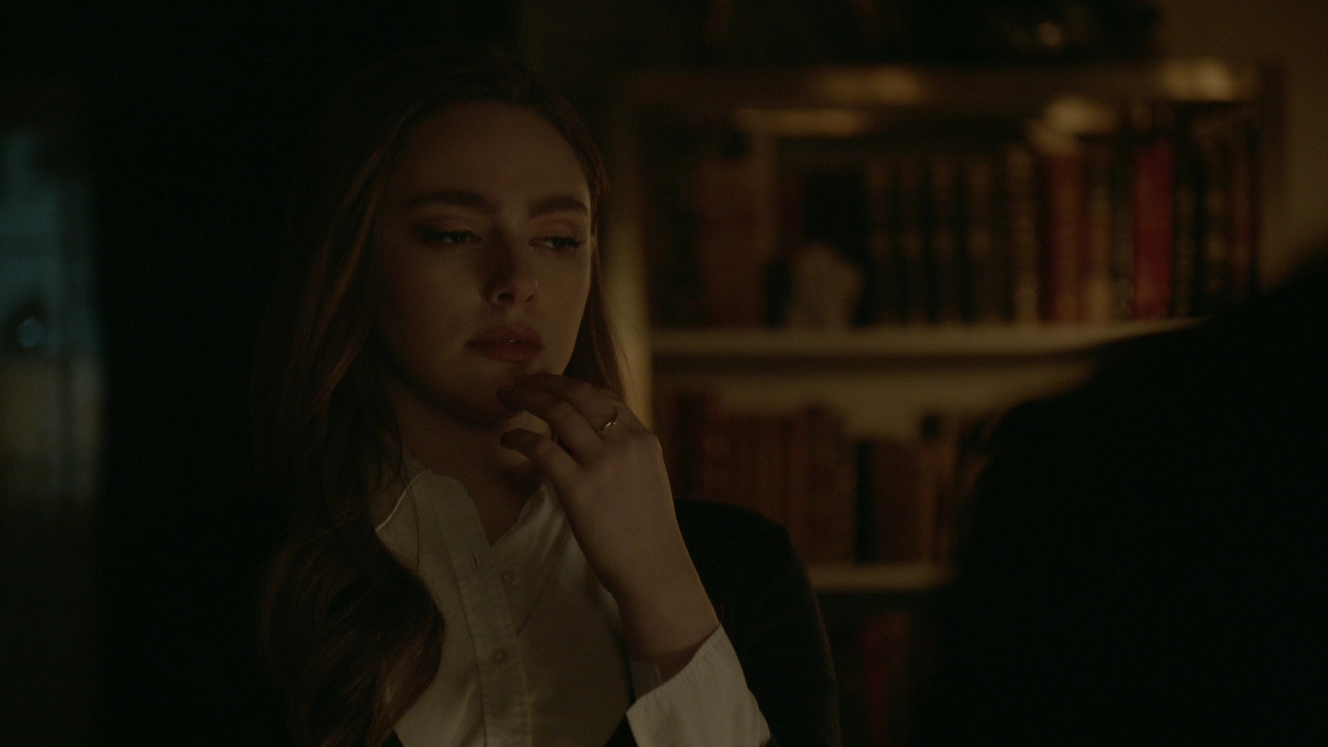 VampireDiariesWorld-dot-nl_Legacies1x15IllTellYouAStory01988.jpg