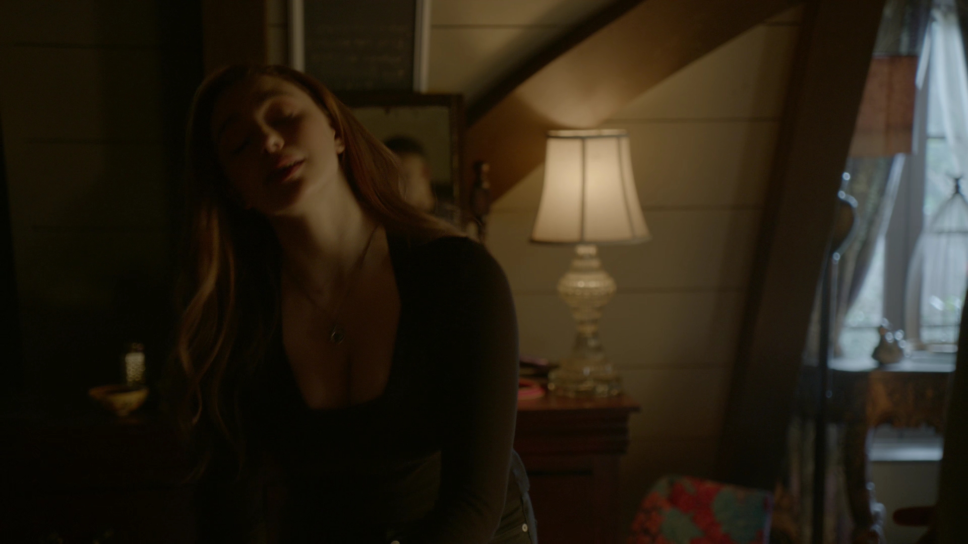 VampireDiariesWorld-dot-nl_Legacies1x15IllTellYouAStory02307.jpg