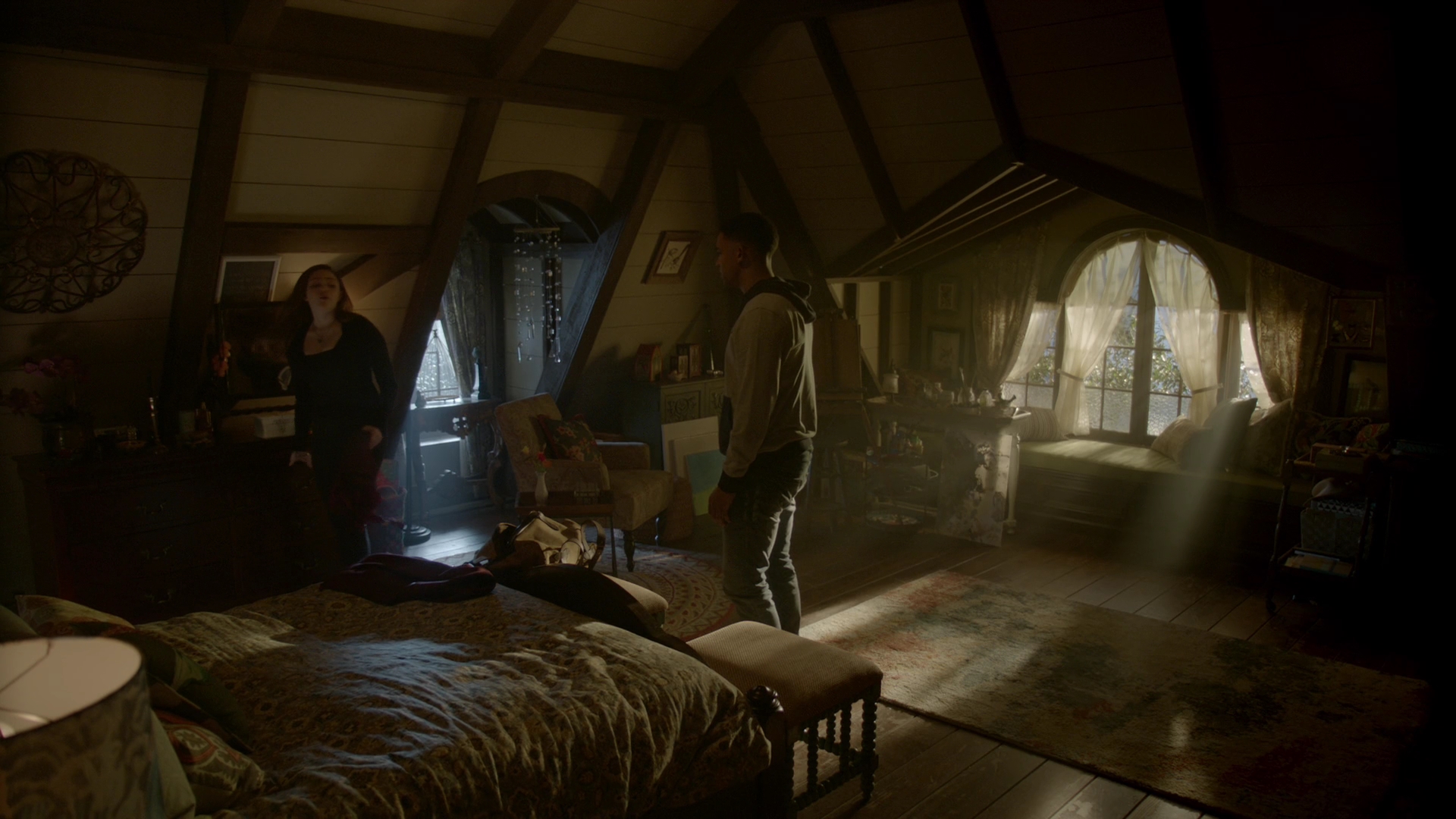 VampireDiariesWorld-dot-nl_Legacies1x15IllTellYouAStory02320.jpg