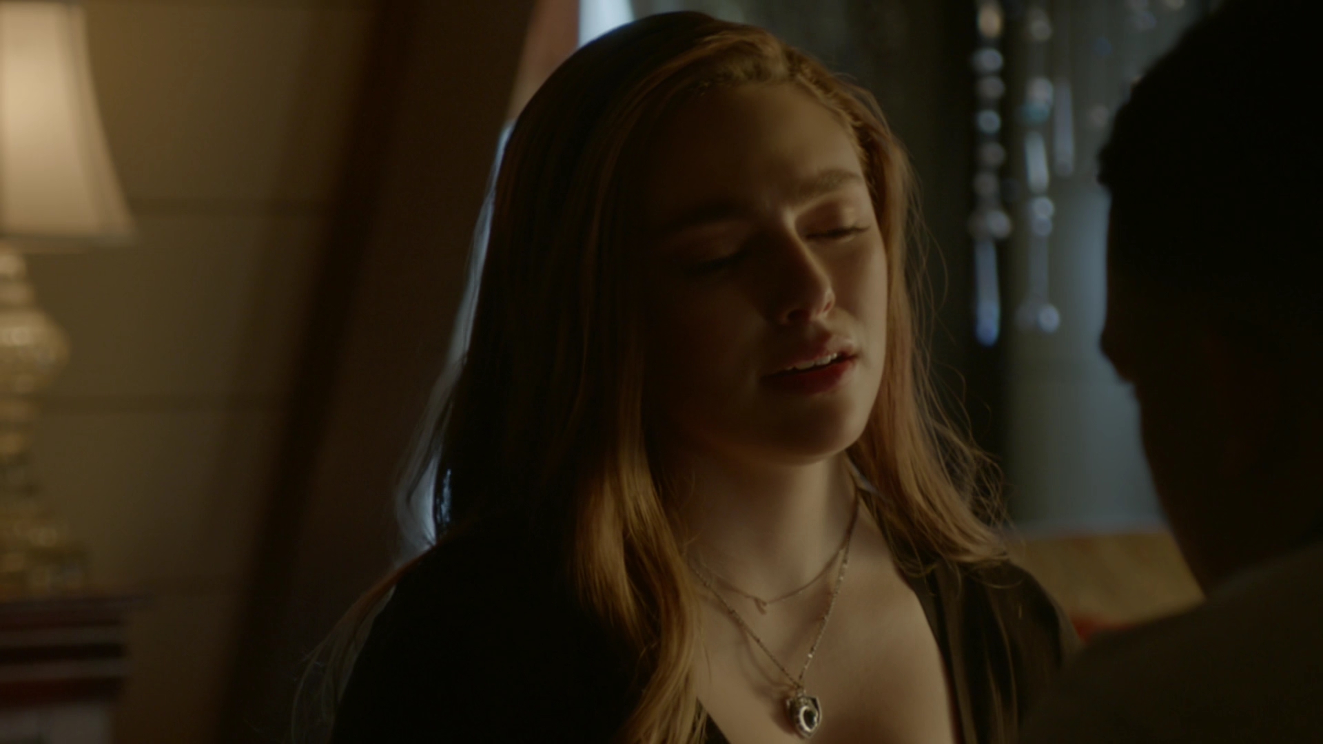 VampireDiariesWorld-dot-nl_Legacies1x15IllTellYouAStory02360.jpg