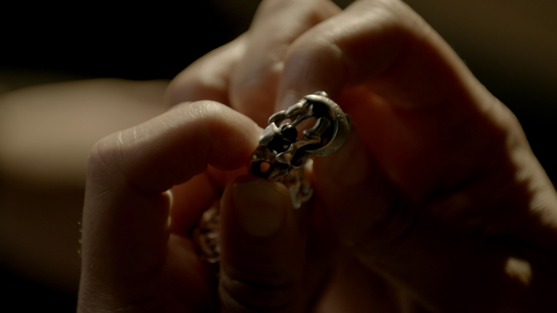 VampireDiariesWorld-dot-nl_Legacies1x15IllTellYouAStory02409.jpg