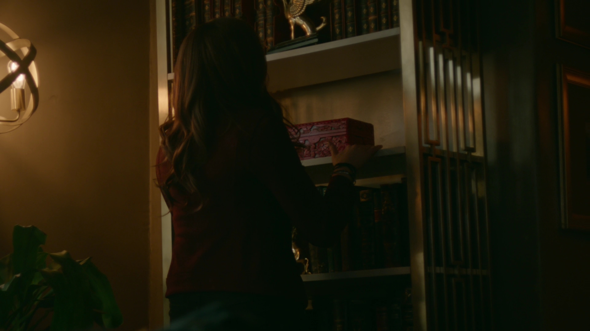 VampireDiariesWorld-dot-nl_Legacies1x16TheresAlwaysALoophole00283.jpg