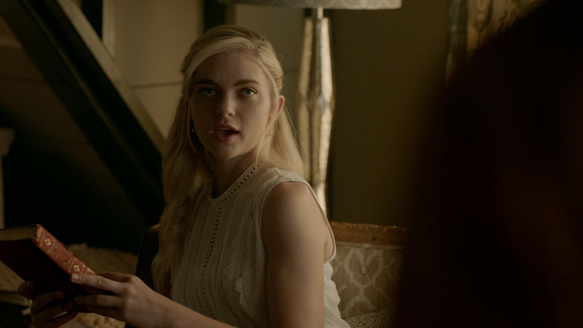 vampirediariesworld-dot-nl_Legacies2x03YouRemindMeofSomeoneIUsedtoKnow00381.jpg