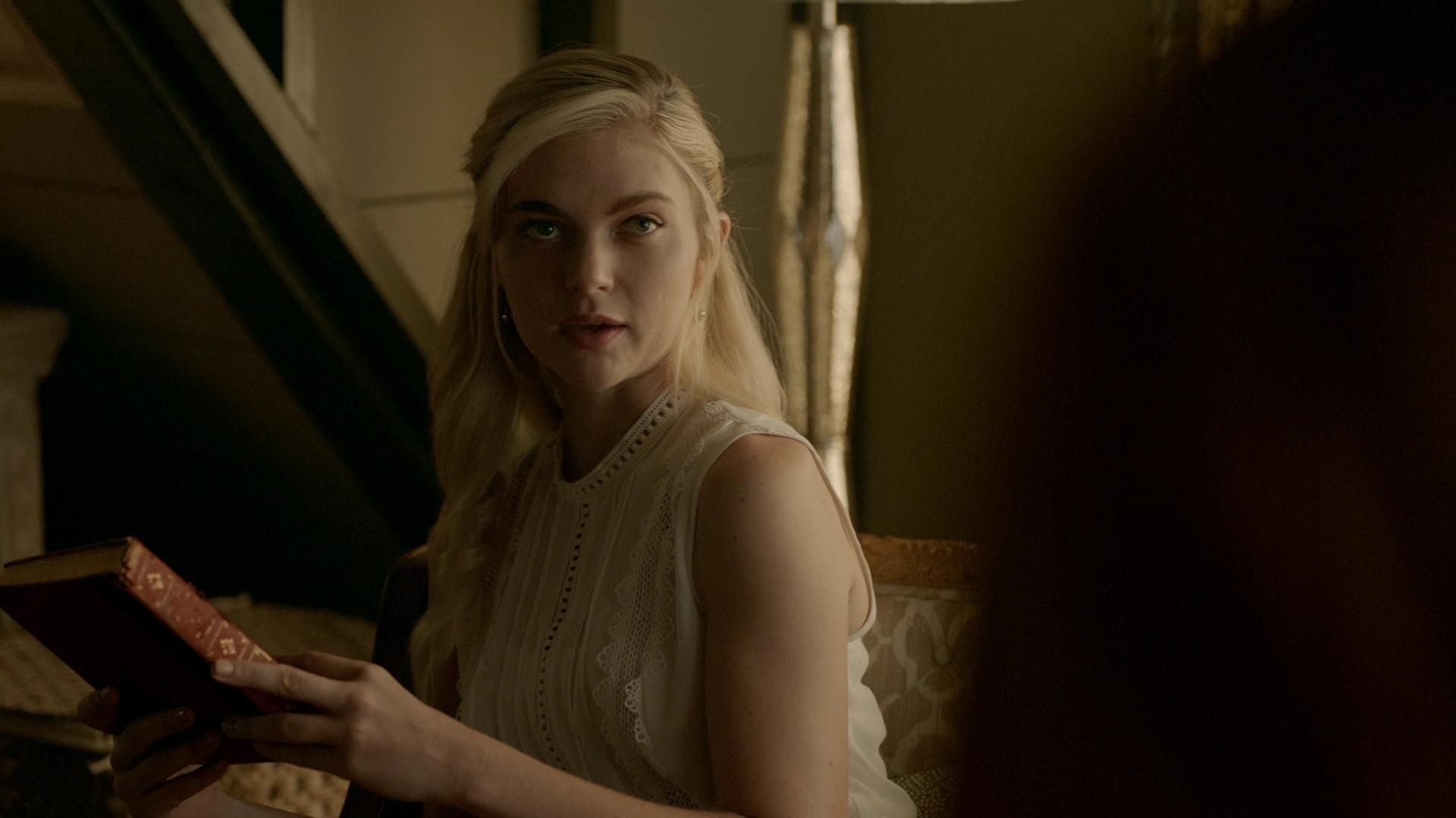 vampirediariesworld-dot-nl_Legacies2x03YouRemindMeofSomeoneIUsedtoKnow00382.jpg