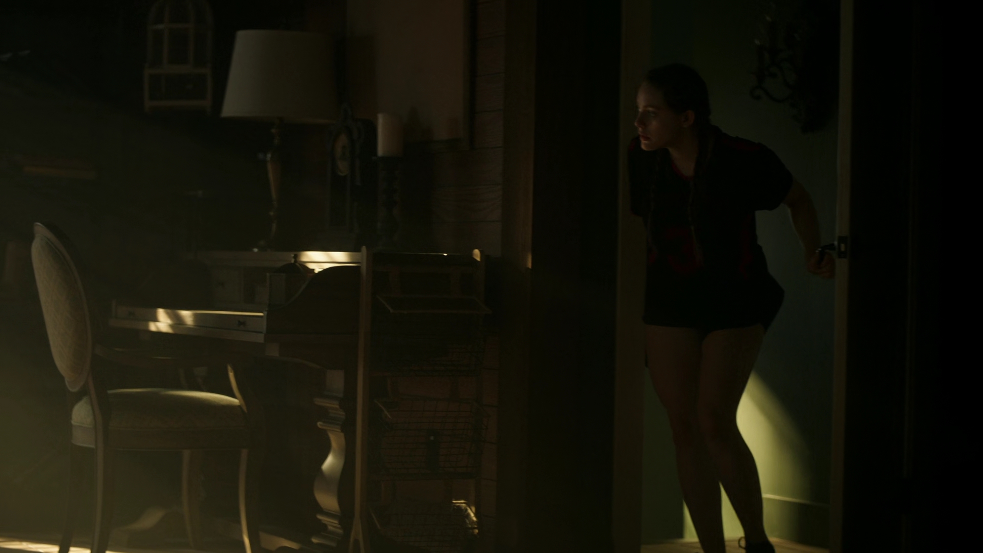 vampirediariesworld-dot-nl_Legacies2x03YouRemindMeofSomeoneIUsedtoKnow01053.jpg