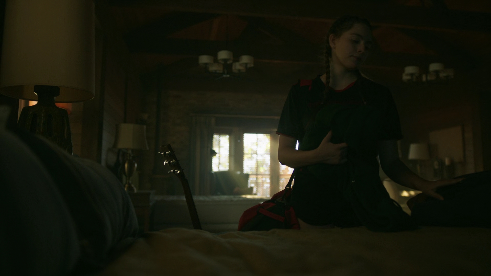 vampirediariesworld-dot-nl_Legacies2x03YouRemindMeofSomeoneIUsedtoKnow01067.jpg