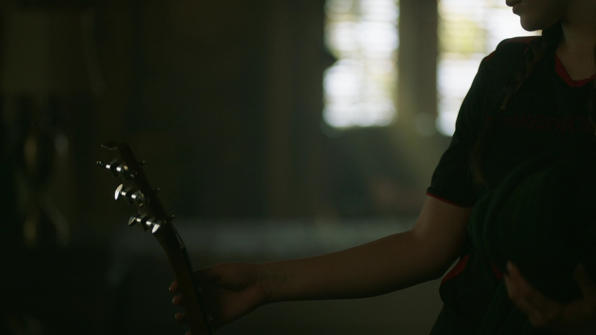 vampirediariesworld-dot-nl_Legacies2x03YouRemindMeofSomeoneIUsedtoKnow01071.jpg