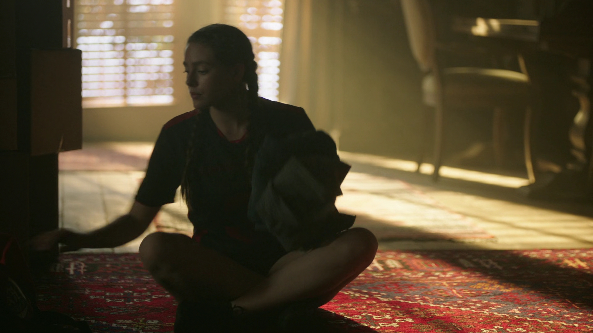 vampirediariesworld-dot-nl_Legacies2x03YouRemindMeofSomeoneIUsedtoKnow01085.jpg