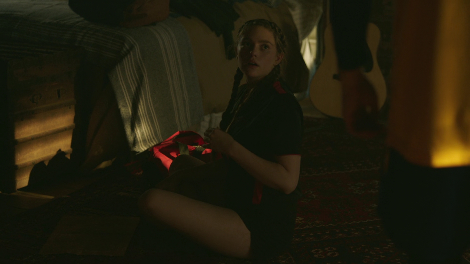 vampirediariesworld-dot-nl_Legacies2x03YouRemindMeofSomeoneIUsedtoKnow01112.jpg