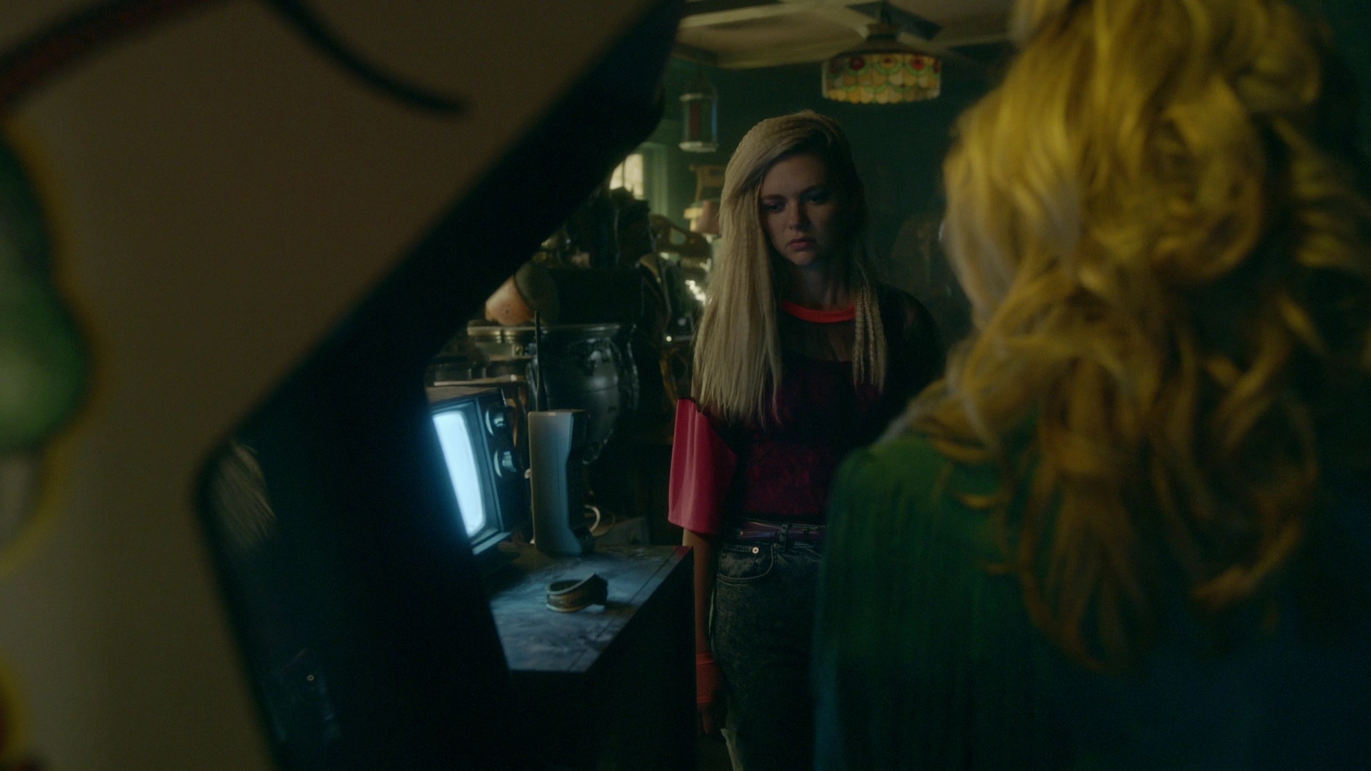 vampirediariesworld-dot-nl_Legacies2x05ScrewEndgame01541.jpg