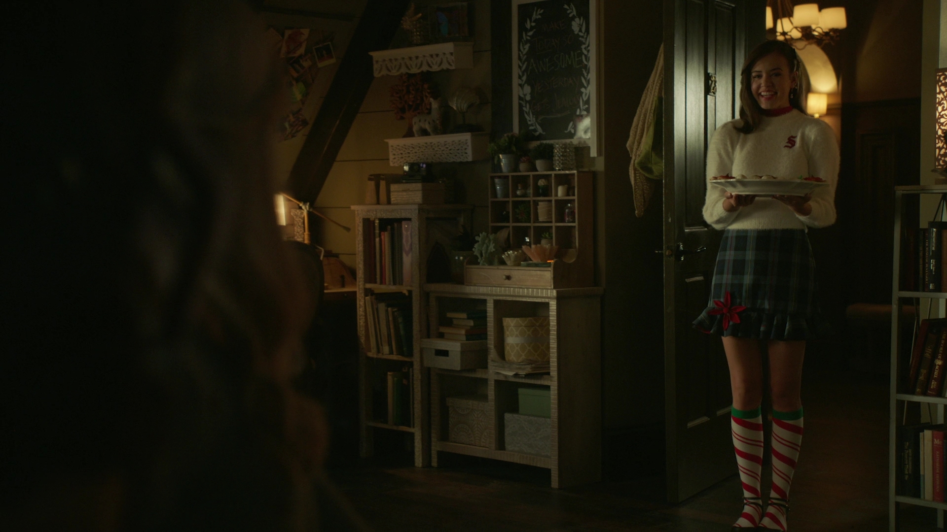 VampireDiariesWorld-dot-nl_Legacies2x08ThisChristmasIsSuprisinglyViolent0317.jpg