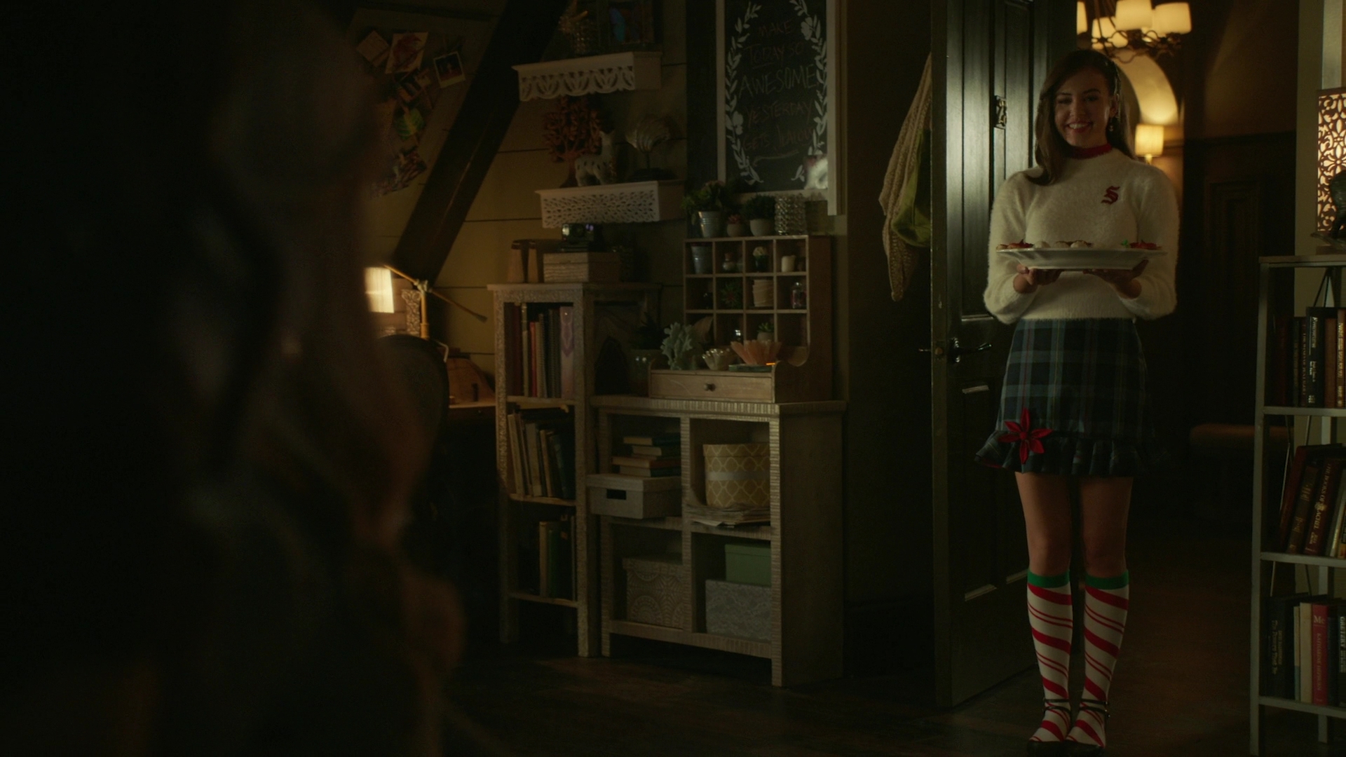 VampireDiariesWorld-dot-nl_Legacies2x08ThisChristmasIsSuprisinglyViolent0318.jpg