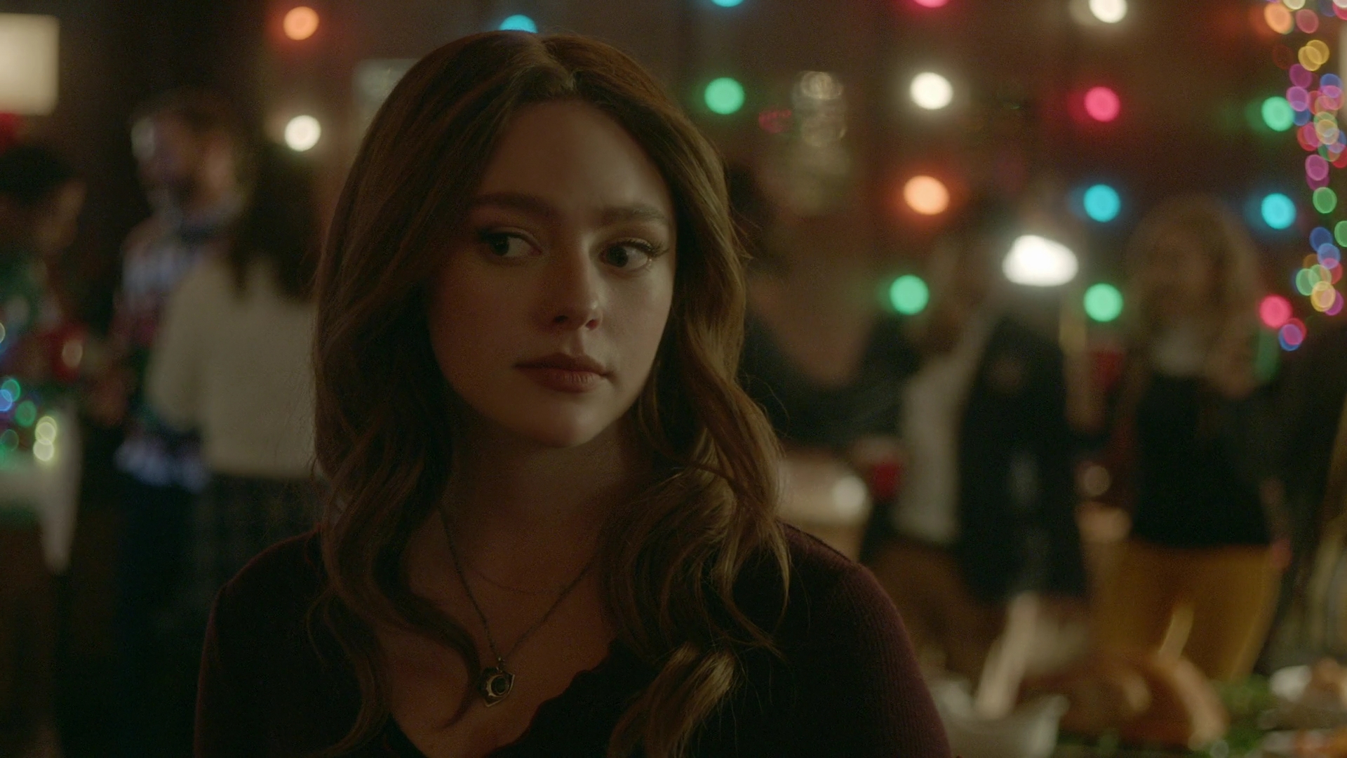 VampireDiariesWorld-dot-nl_Legacies2x08ThisChristmasIsSuprisinglyViolent0914.jpg