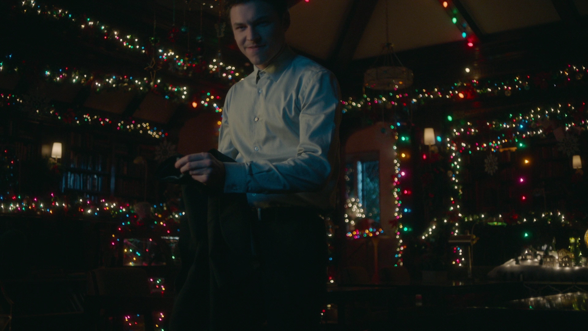 VampireDiariesWorld-dot-nl_Legacies2x08ThisChristmasIsSuprisinglyViolent1098.jpg