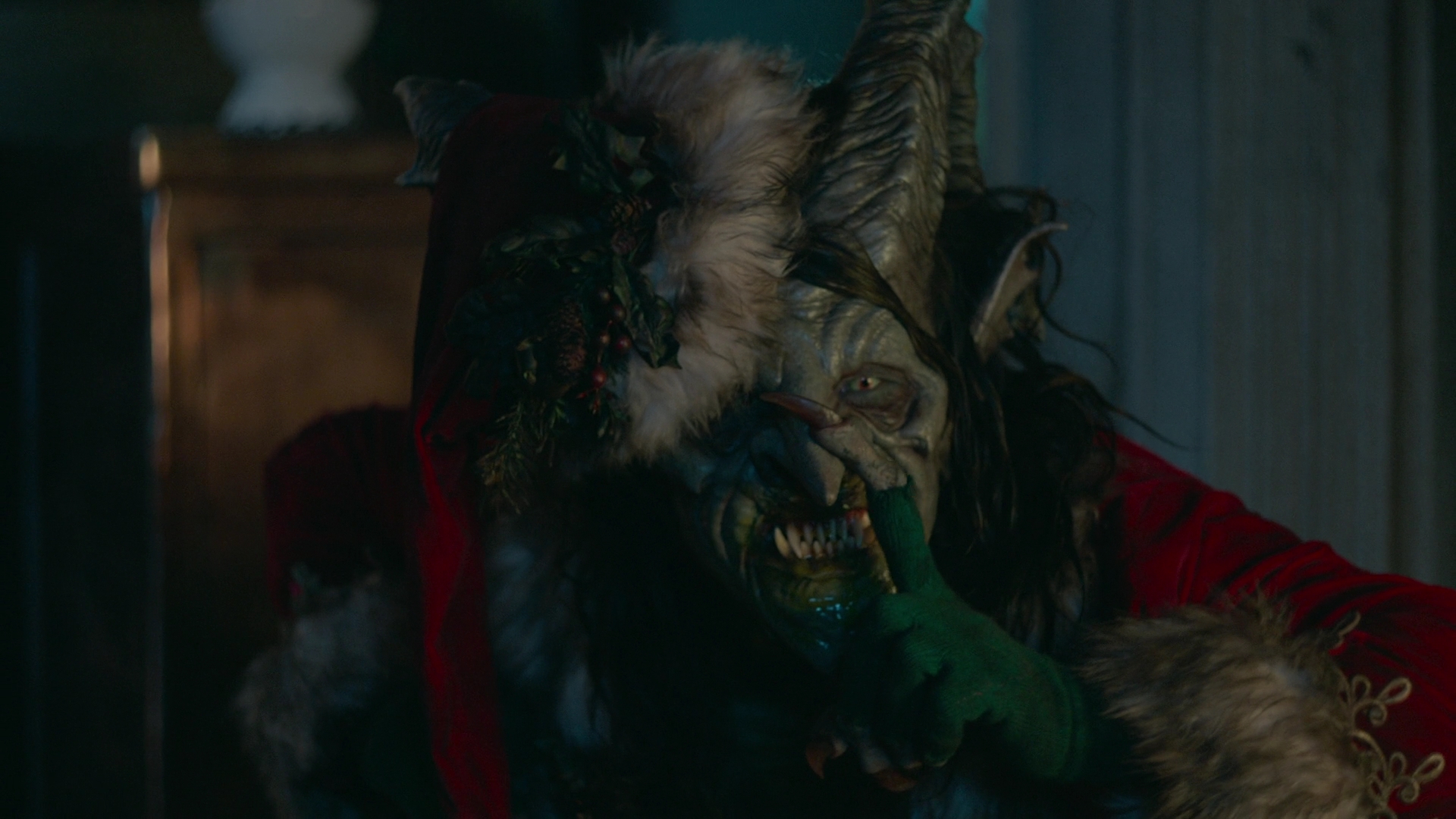 VampireDiariesWorld-dot-nl_Legacies2x08ThisChristmasIsSuprisinglyViolent1221.jpg