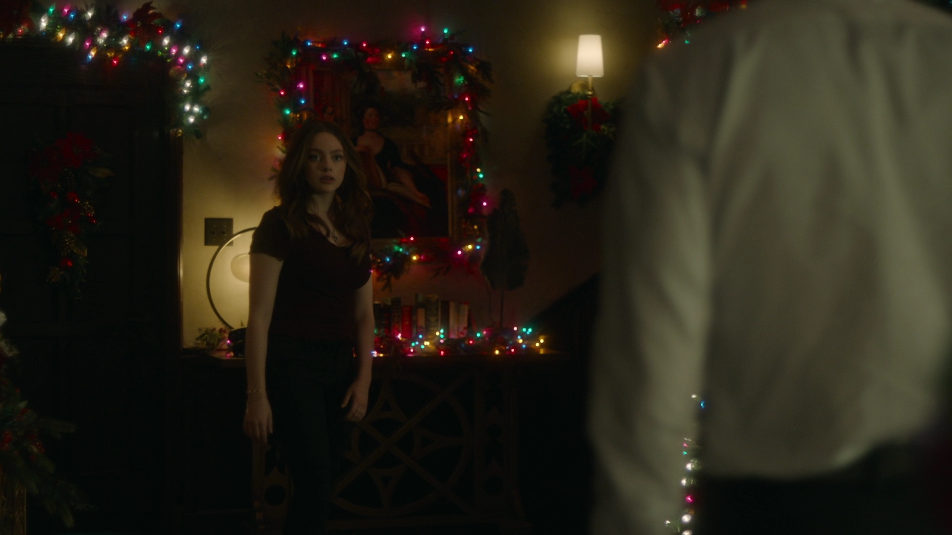 VampireDiariesWorld-dot-nl_Legacies2x08ThisChristmasIsSuprisinglyViolent1229.jpg