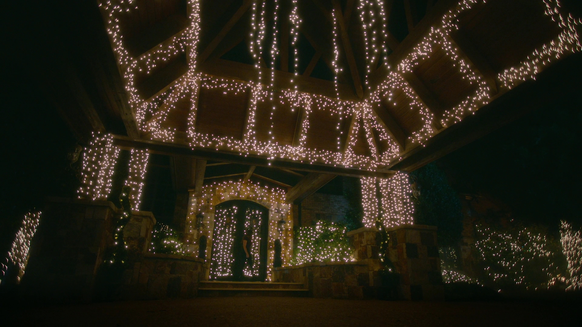 VampireDiariesWorld-dot-nl_Legacies2x08ThisChristmasIsSuprisinglyViolent2166.jpg