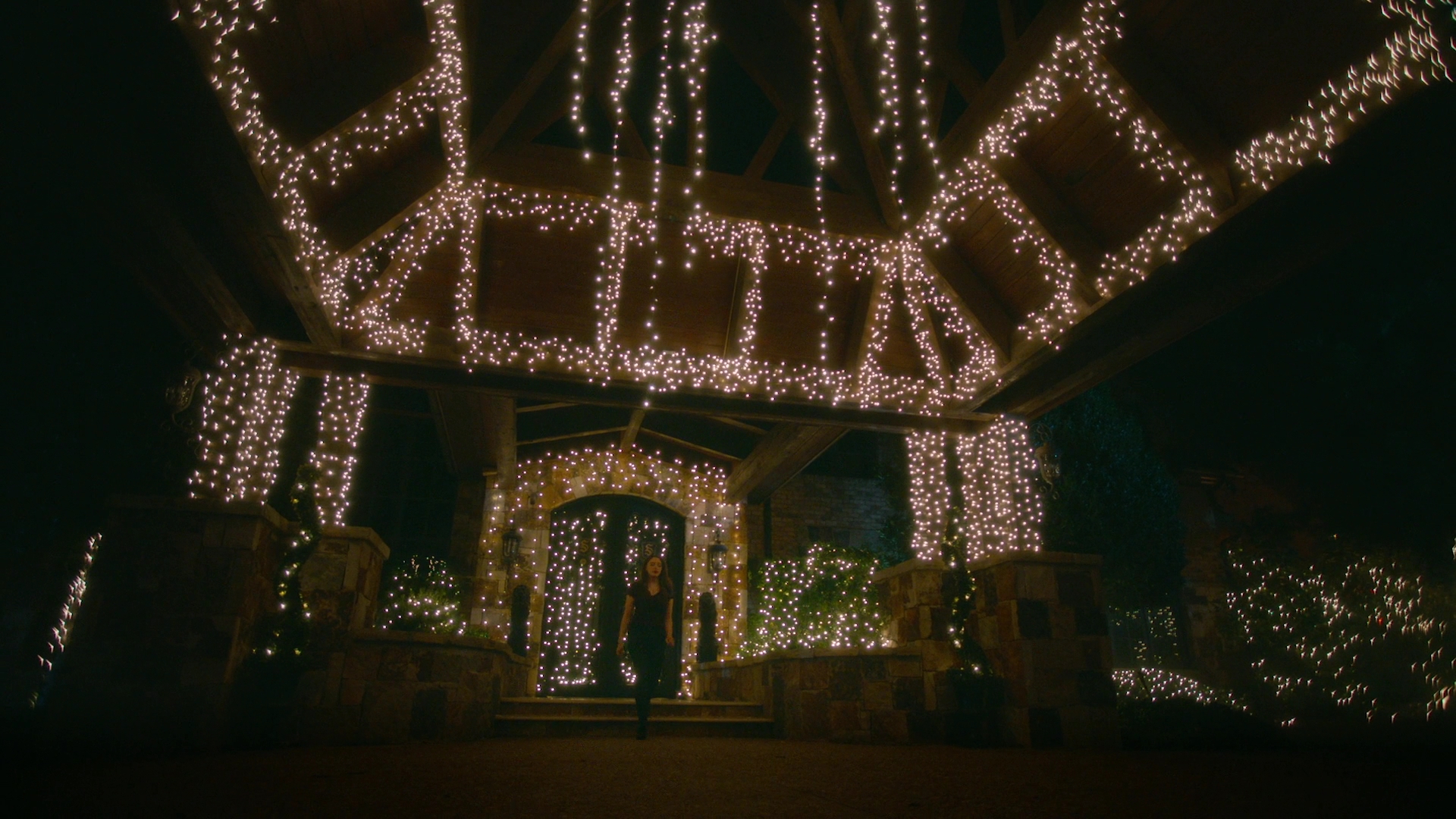 VampireDiariesWorld-dot-nl_Legacies2x08ThisChristmasIsSuprisinglyViolent2170.jpg