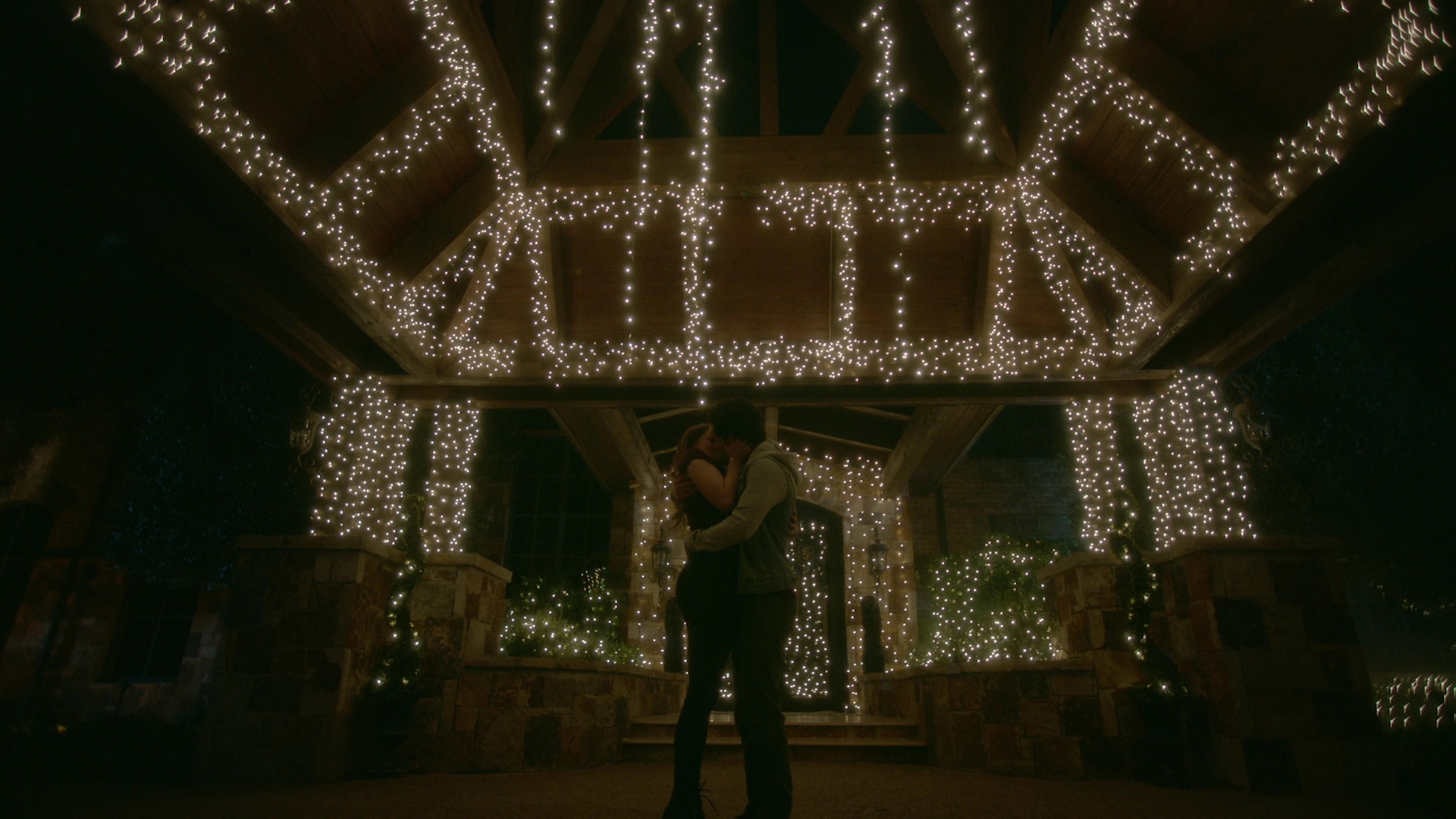 VampireDiariesWorld-dot-nl_Legacies2x08ThisChristmasIsSuprisinglyViolent2408.jpg