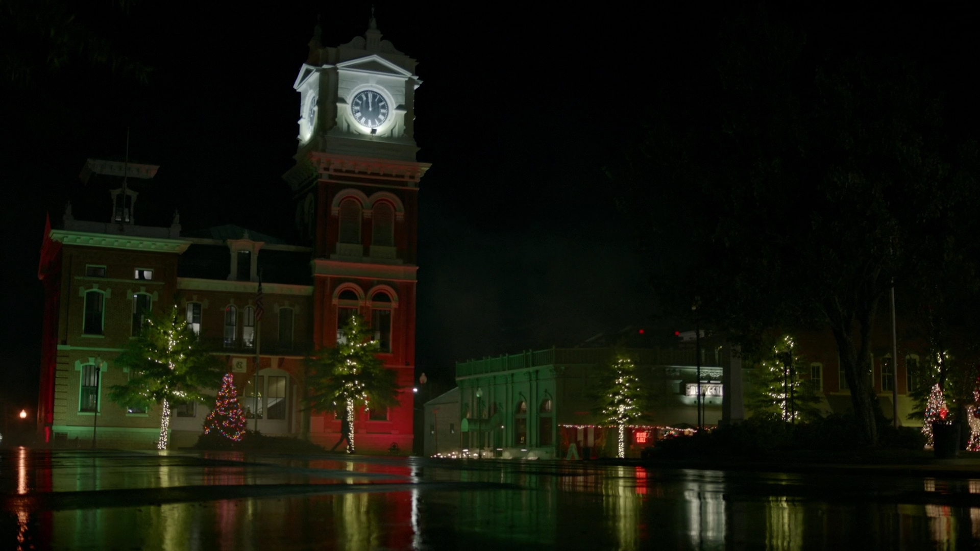 VampireDiariesWorld-dot-nl_Legacies2x08ThisChristmasIsSuprisinglyViolent2413.jpg