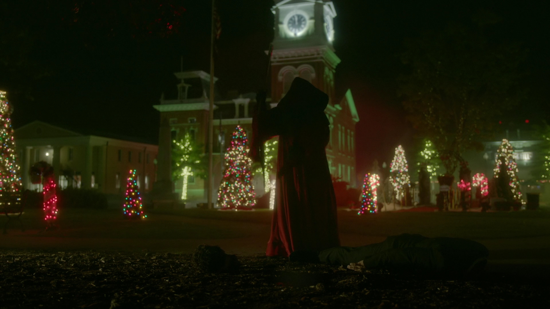 VampireDiariesWorld-dot-nl_Legacies2x08ThisChristmasIsSuprisinglyViolent2437.jpg