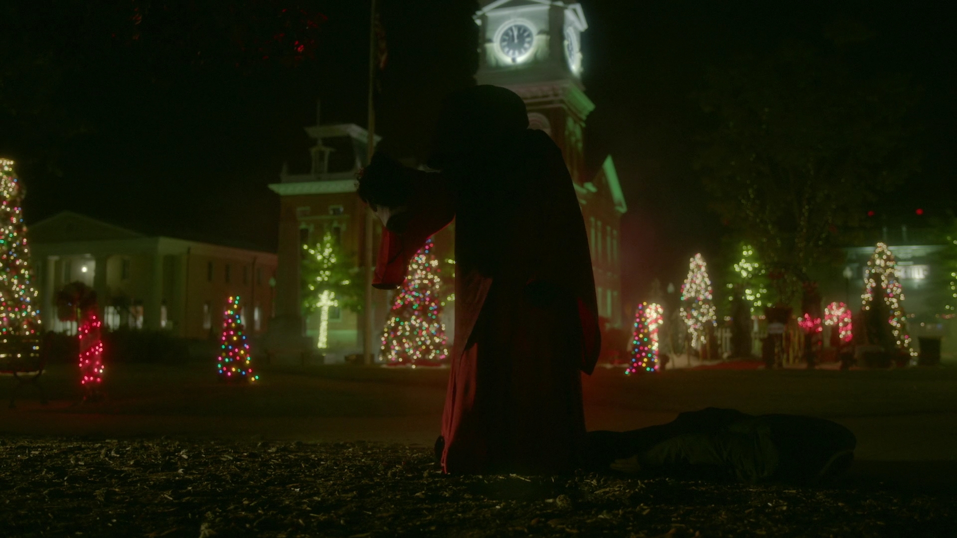 VampireDiariesWorld-dot-nl_Legacies2x08ThisChristmasIsSuprisinglyViolent2443.jpg