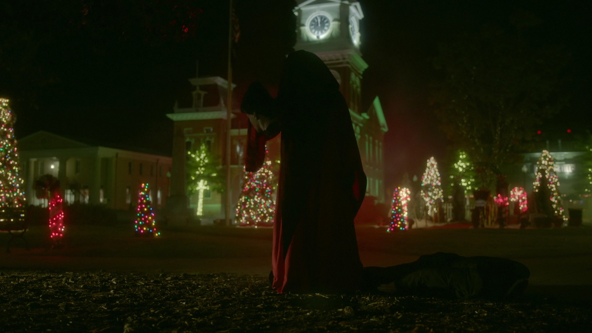 VampireDiariesWorld-dot-nl_Legacies2x08ThisChristmasIsSuprisinglyViolent2444.jpg