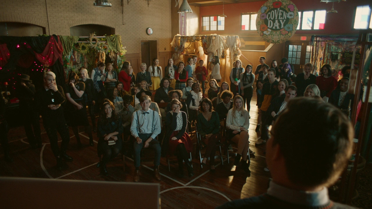 VampireDiariesWorld-dot-nl_Legacies2x10ThisisWhyWeDontEntrustPlanstoMuppetBabies0604.jpg