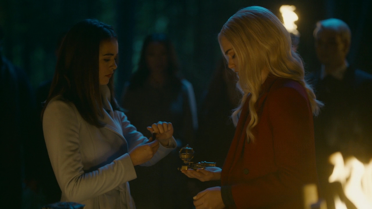 VampireDiariesWorld-dot-nl_Legacies2x10ThisisWhyWeDontEntrustPlanstoMuppetBabies1900.jpg