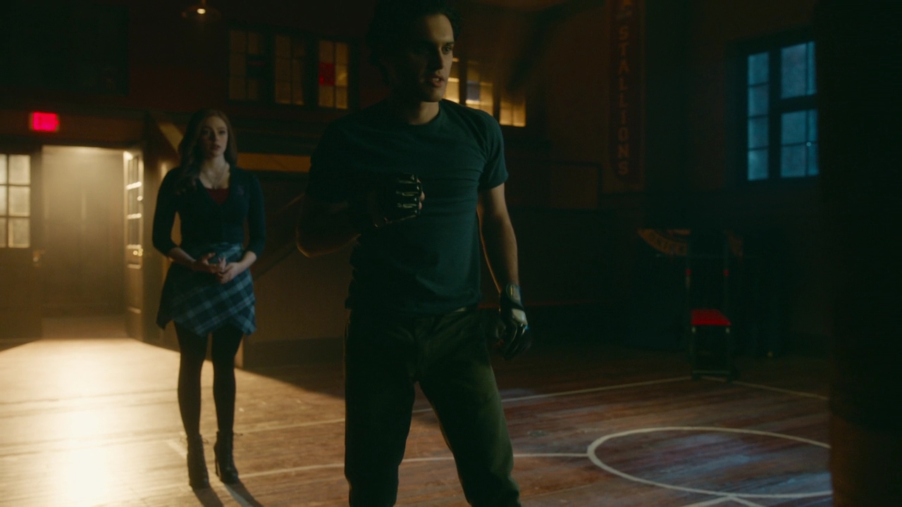 VampireDiariesWorld-dot-nl_Legacies2x10ThisisWhyWeDontEntrustPlanstoMuppetBabies1967.jpg